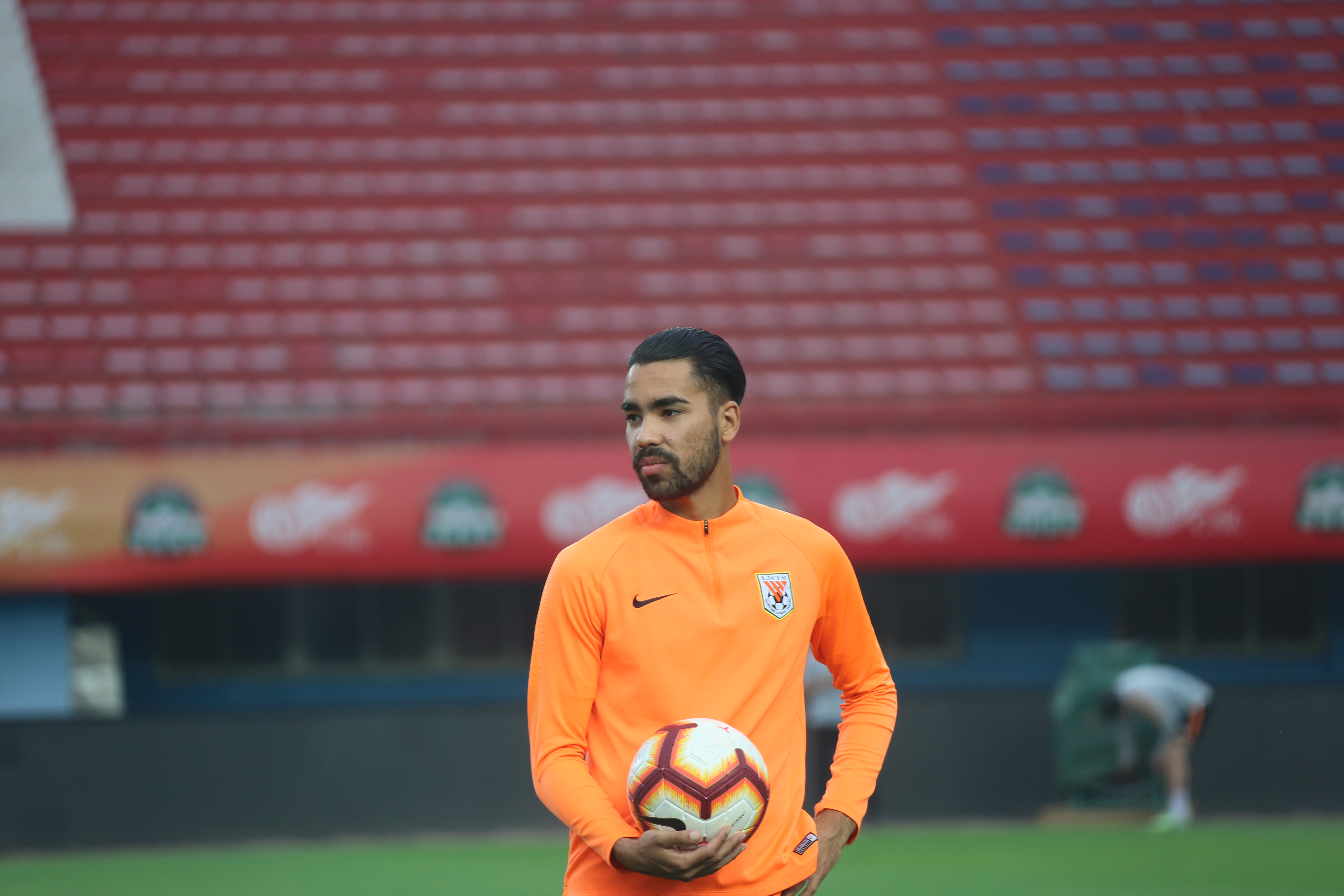 九游娱乐网页版-足球报：后腰位置是泰山2-9申花的直接原因，德尔加多表现糟糕